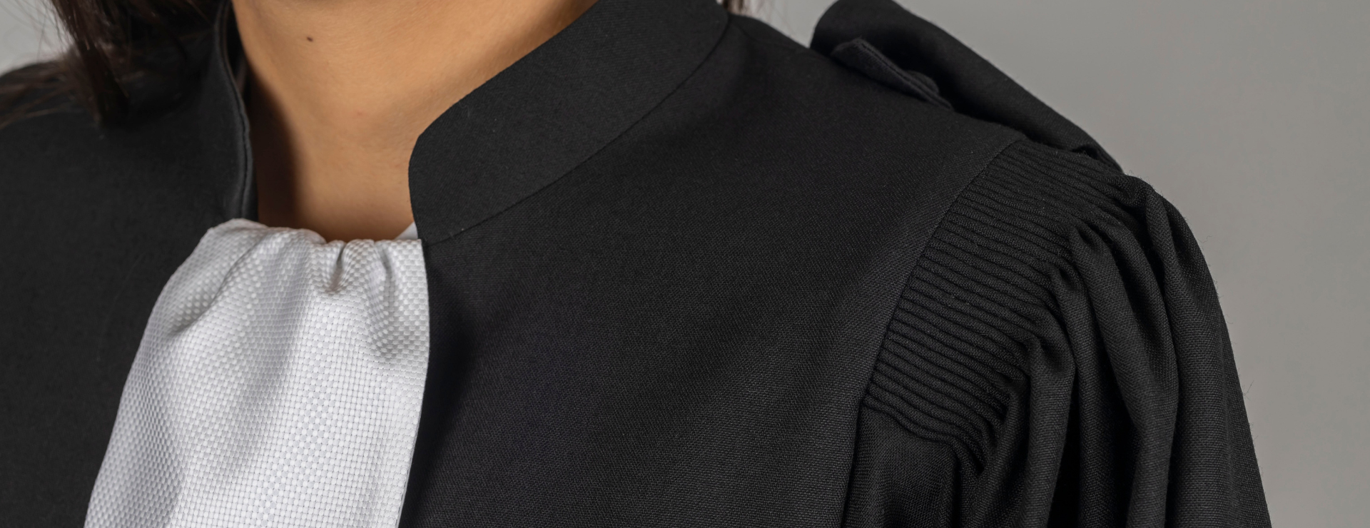 Pourquoi investir dans une robe d’audience de qualité ?
