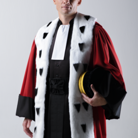 Robe de magistrat rouge herminée - La Tradition