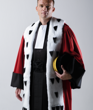 Robe de magistrat rouge herminée - La Confortable